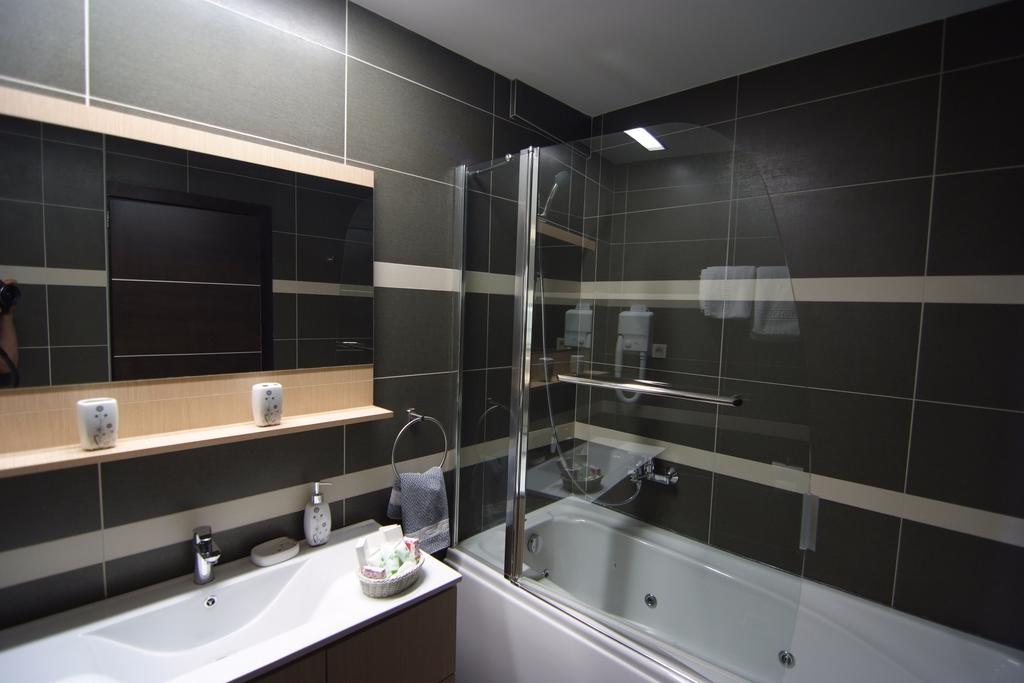 Apollon Hotel تولو المظهر الخارجي الصورة