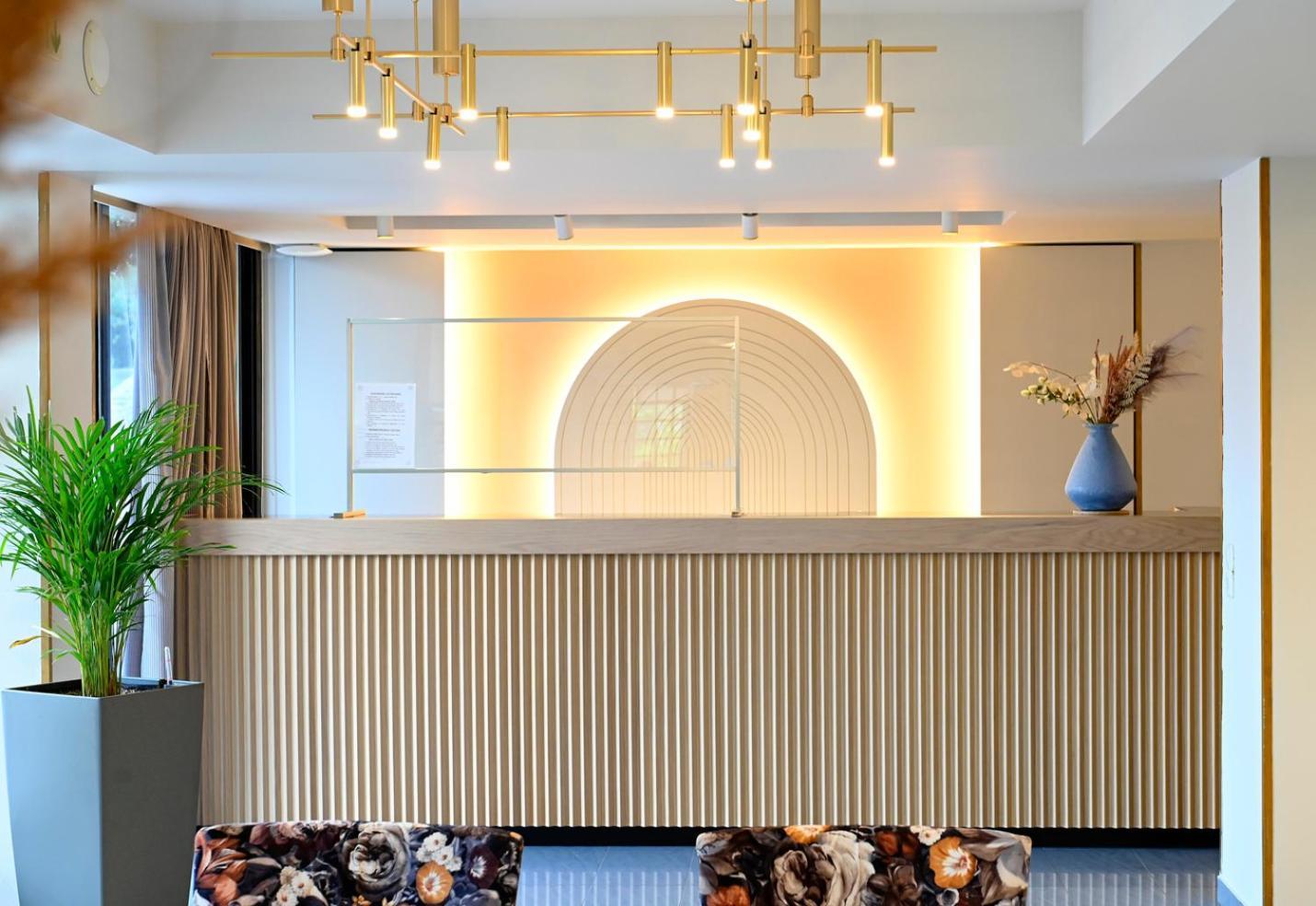 Apollon Hotel تولو المظهر الخارجي الصورة