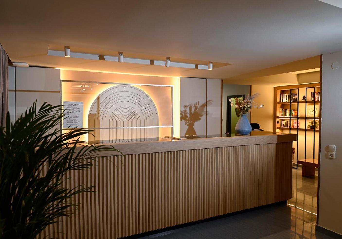 Apollon Hotel تولو المظهر الخارجي الصورة