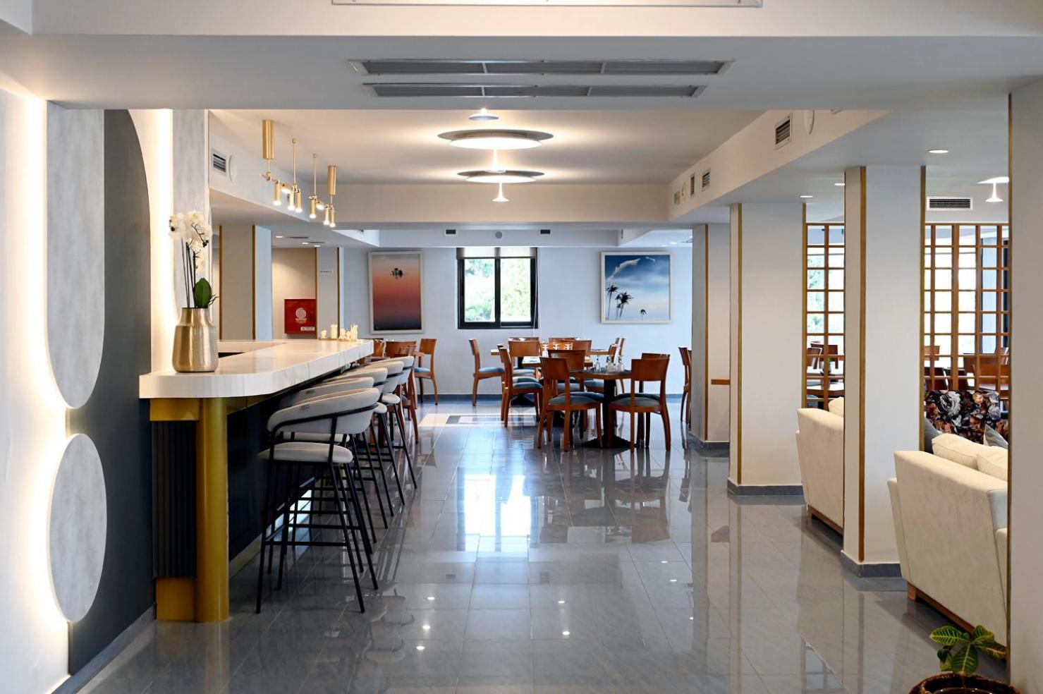 Apollon Hotel تولو المظهر الخارجي الصورة