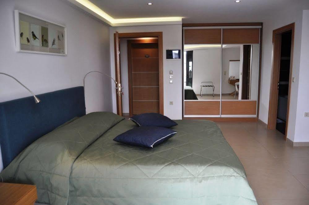 Apollon Hotel تولو المظهر الخارجي الصورة